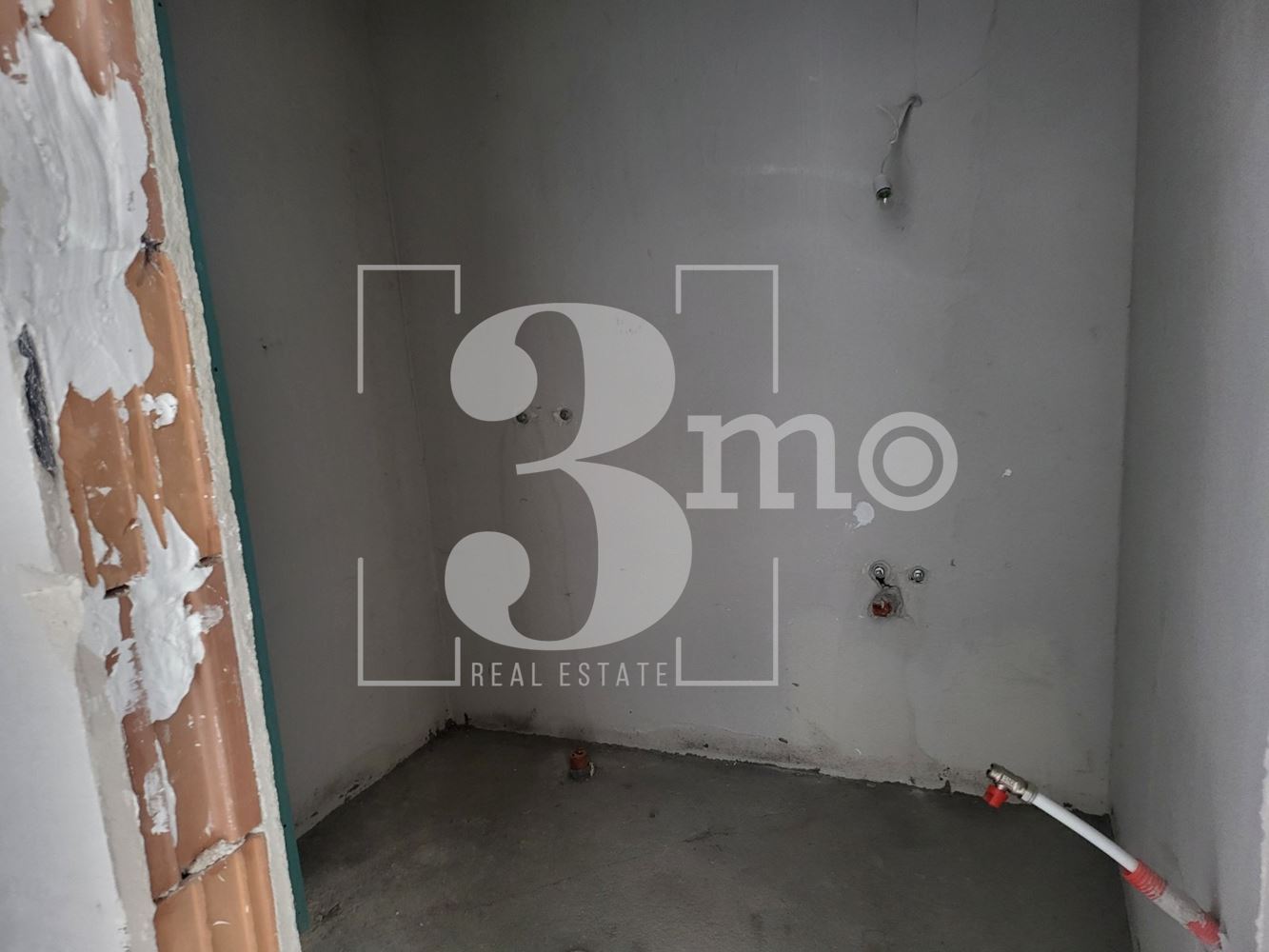3mo Амалтея продава четиристаен тухлен апартамент в ж.к. Люлин 2, град София - 0