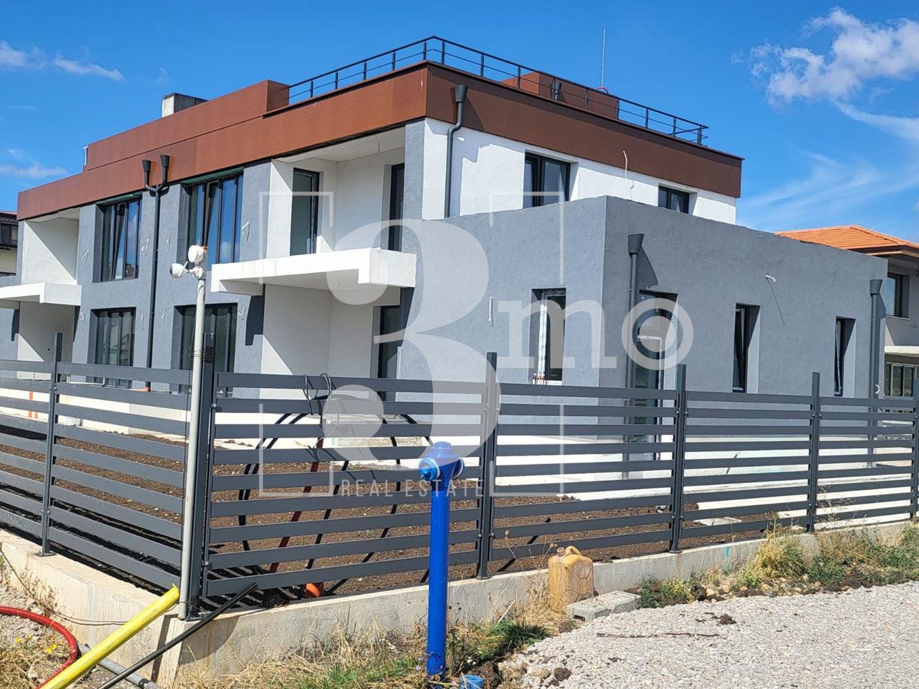 3mo Амалтея продава двуетажна къща в град Костинброд - 0