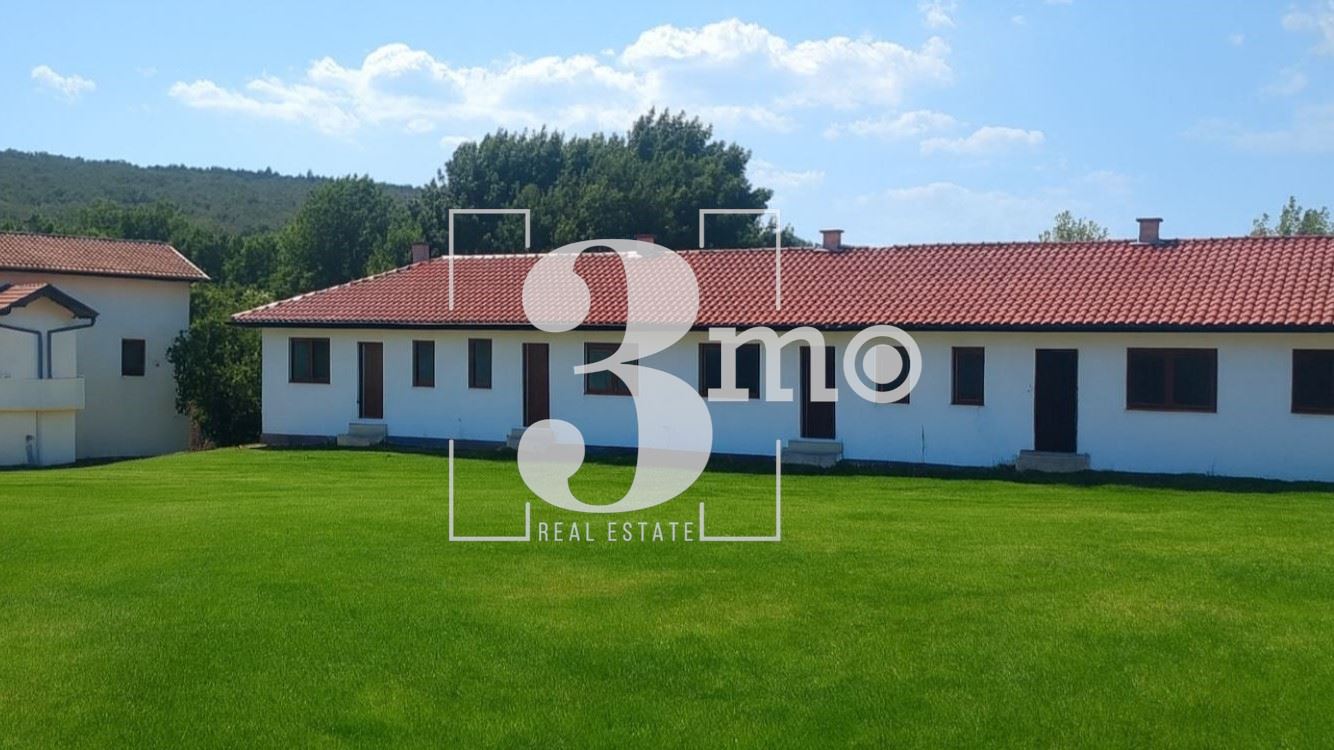 „3mo“ недвижими имоти продава инвестиционен проект, находящ се в с. Юнец, област Варна - 0