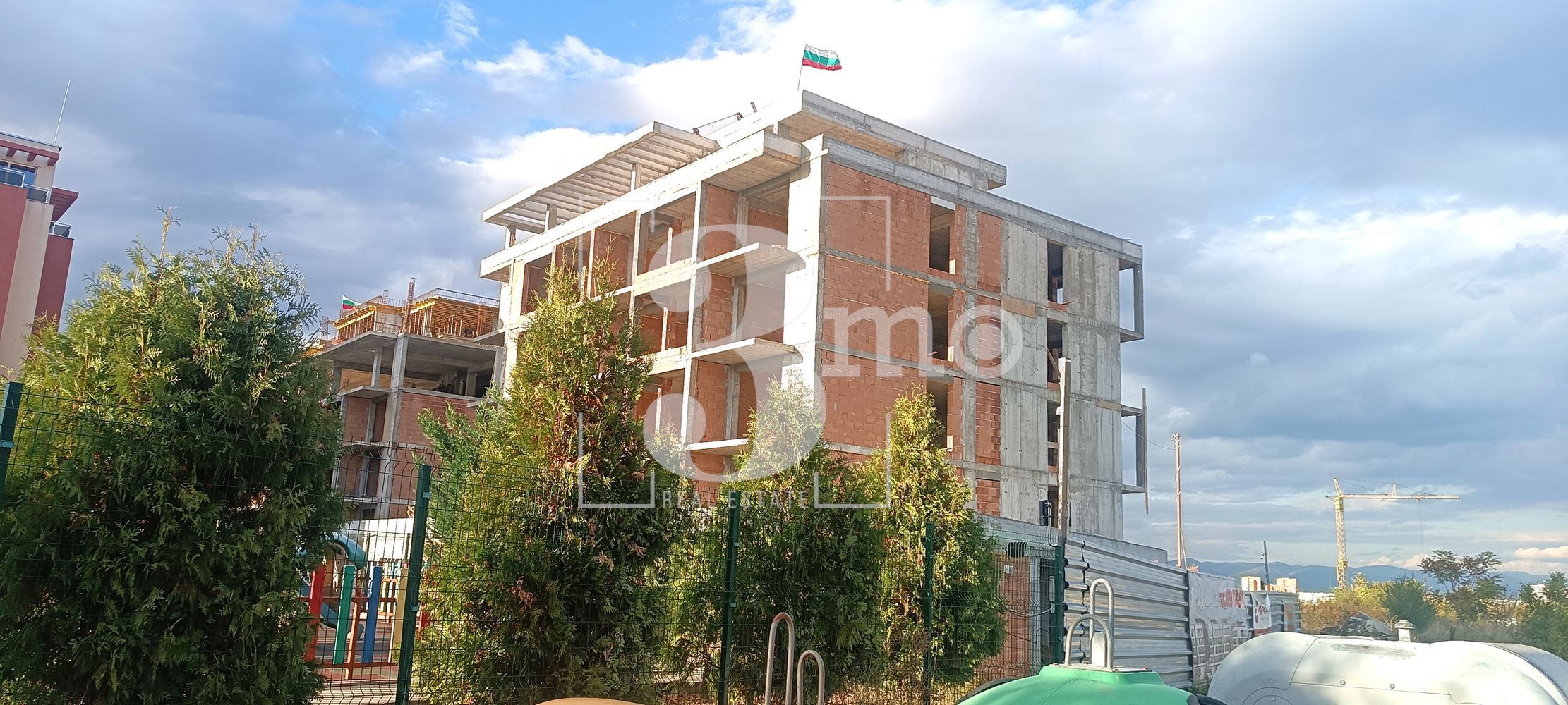 Продава двустаен апартамент в нова сграда, кв. Модерно предградие - 0