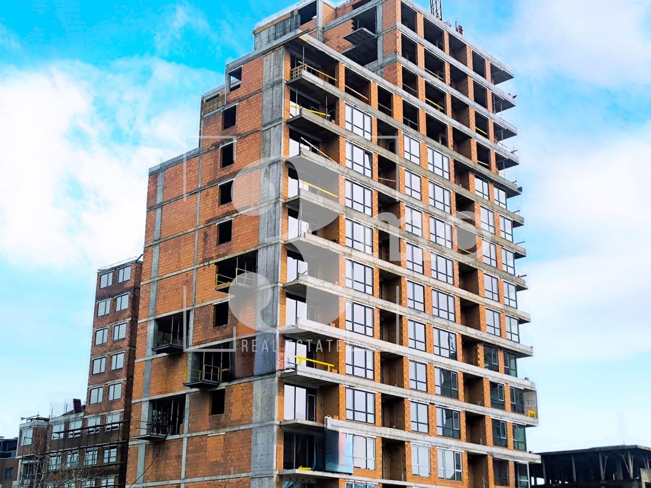 Четиристаен апартамент за продажба до вход на метростанция в ж.к. Люлин, град София - 0