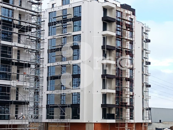 Продава тристаен апартамент с панорамна тераса в затворен комплекс в ж.к. Люлин-5, София - 0