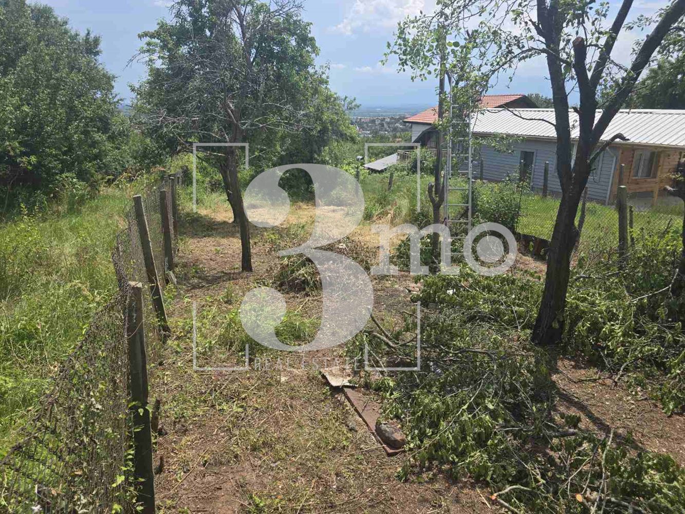 "3mo" продава реновирана къща с панорамна гледка към гр.София, находяща се в гр. Нови Искър, местност Ласка - 0