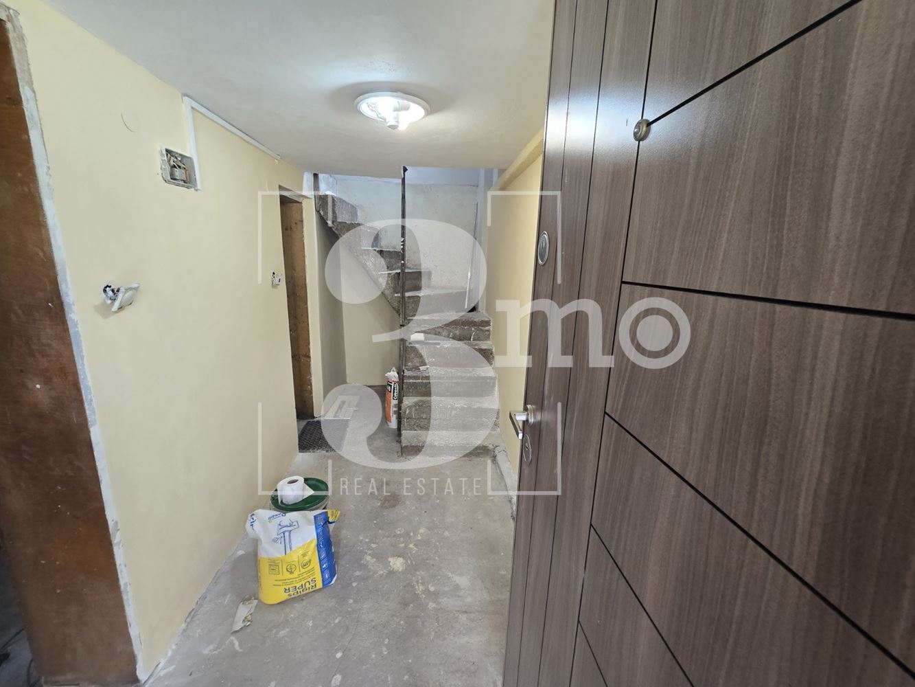 "3mo" продава реновирана къща с панорамна гледка към гр.София, находяща се в гр. Нови Искър, местност Ласка - 0