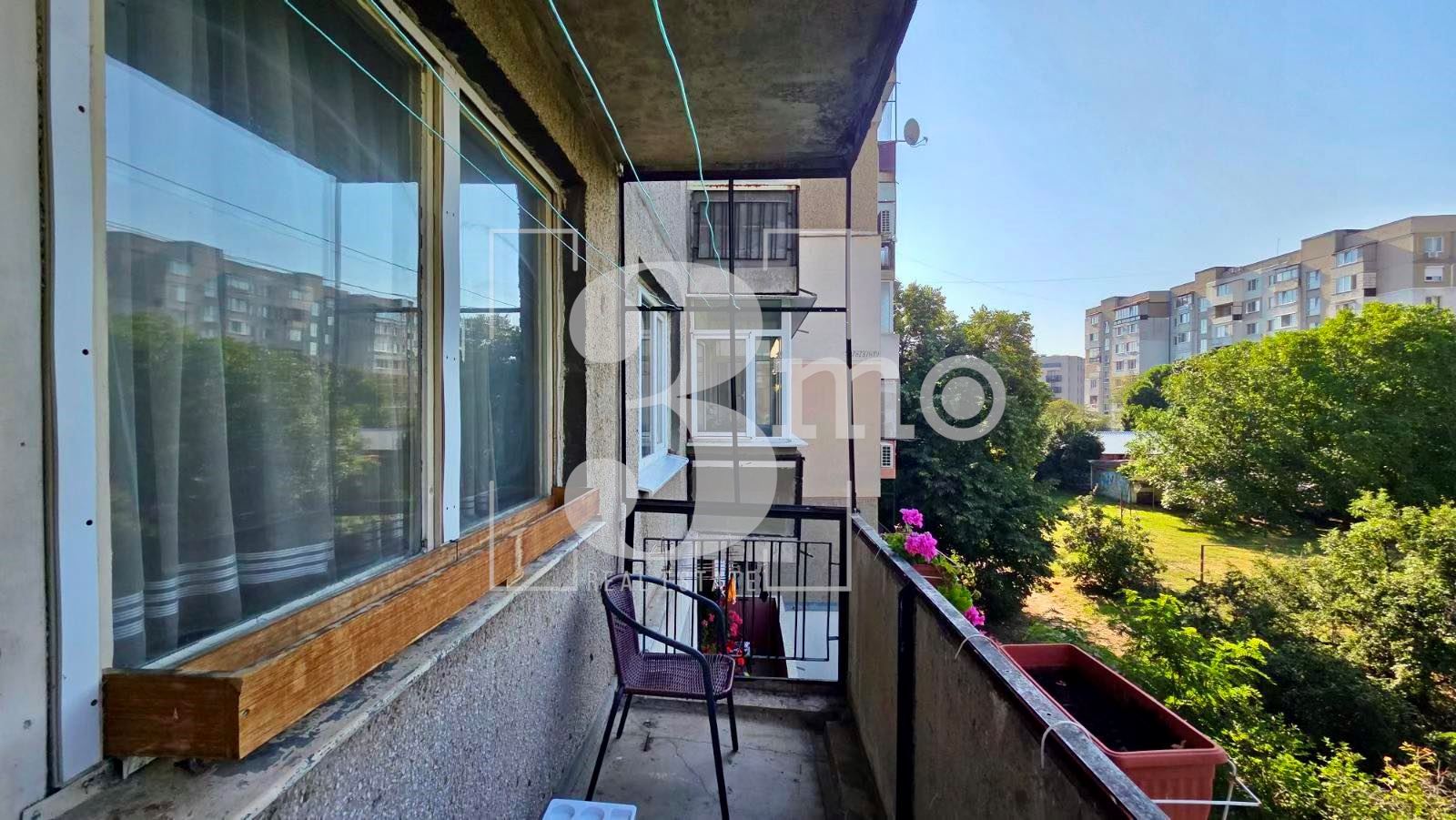 „3mo“ недвижими имоти продава обзаведен двустаен апартамент, находящ се в ж.к. Младост 4 - 0