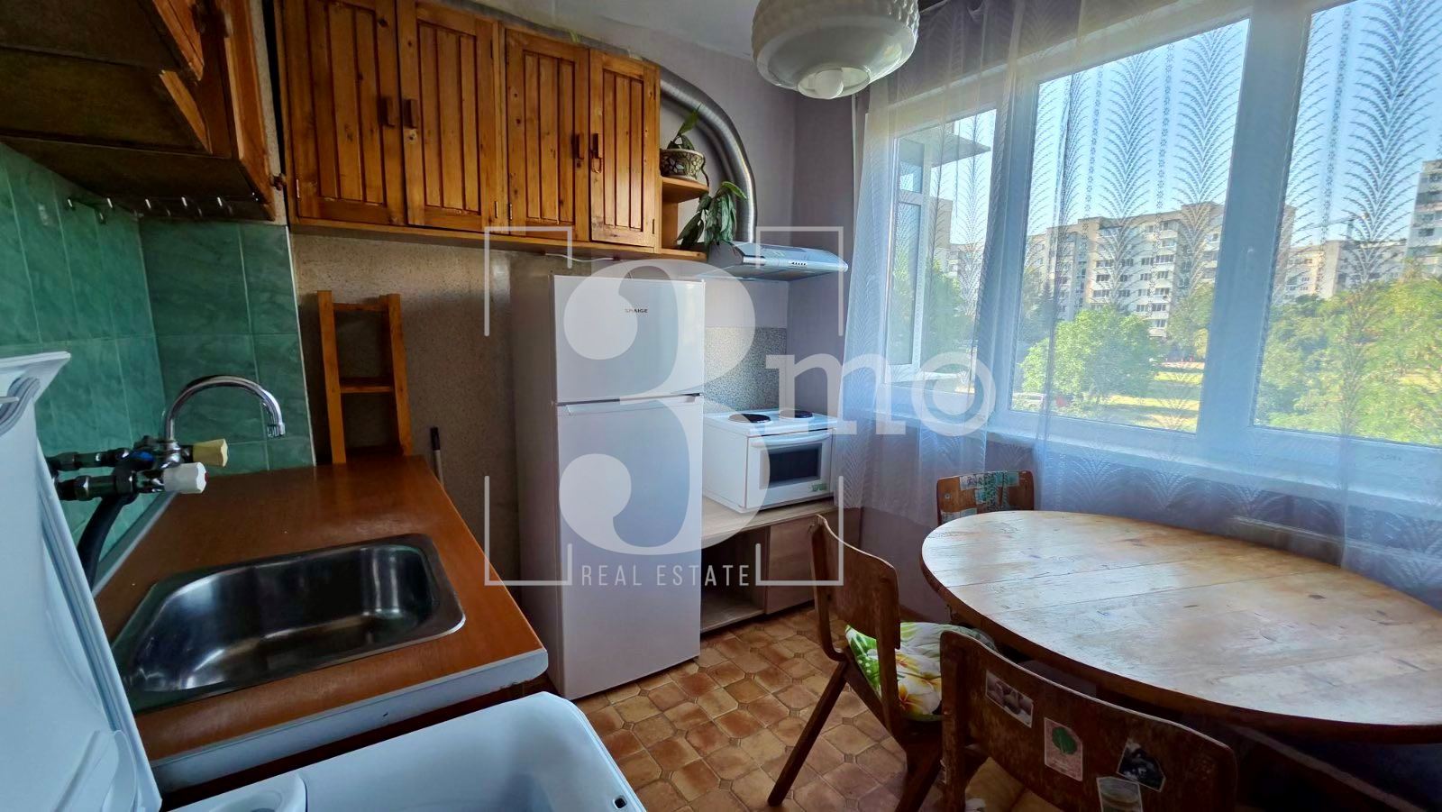 „3mo“ недвижими имоти продава обзаведен двустаен апартамент, находящ се в ж.к. Младост 4 - 0