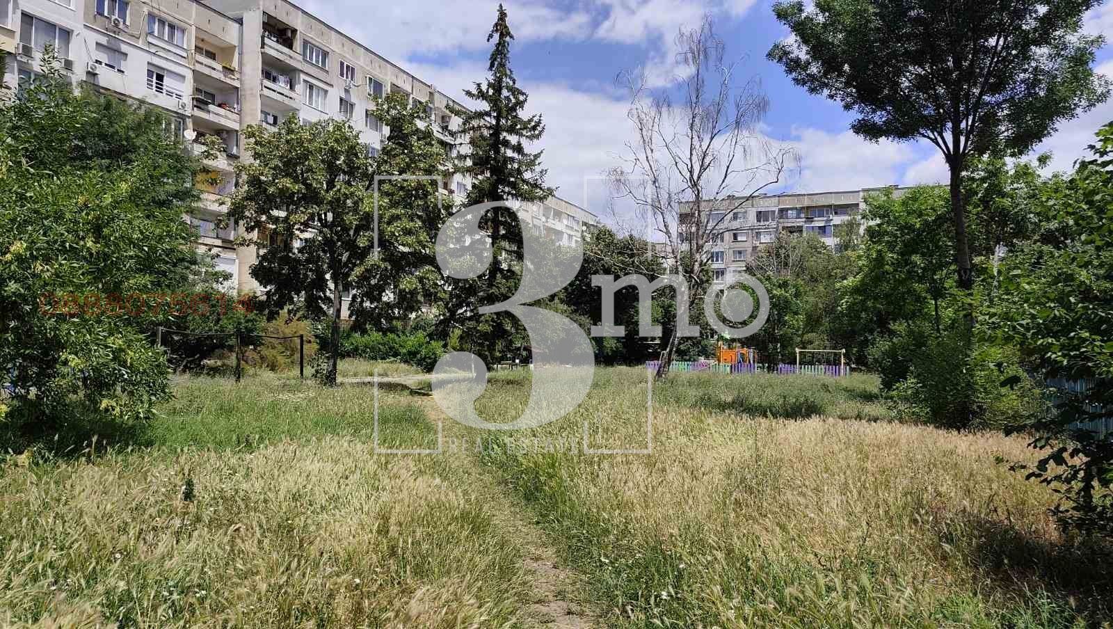Непреходен тристаен апартамент за продажба в ж.к. Люлин 3, гр. София - 0